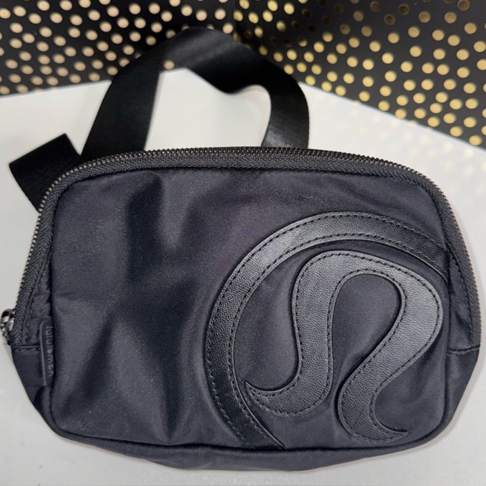 Lululemon Belt Bag Logo Rare NWOT